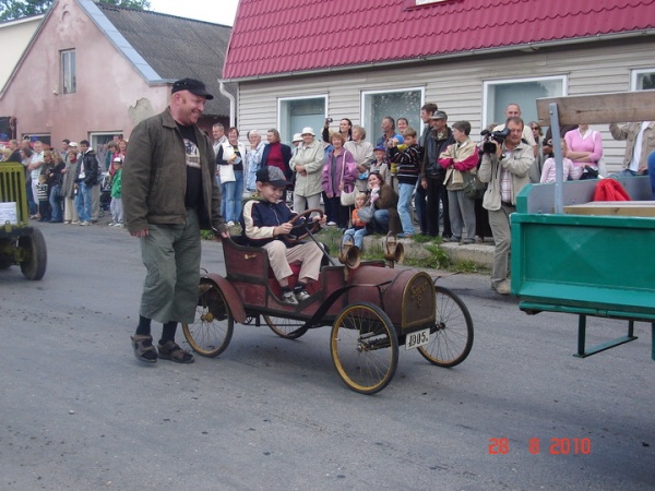 Iseehitatud vineerauto, Rower 8 Mini koopia Ehitatud Eestis - 2010