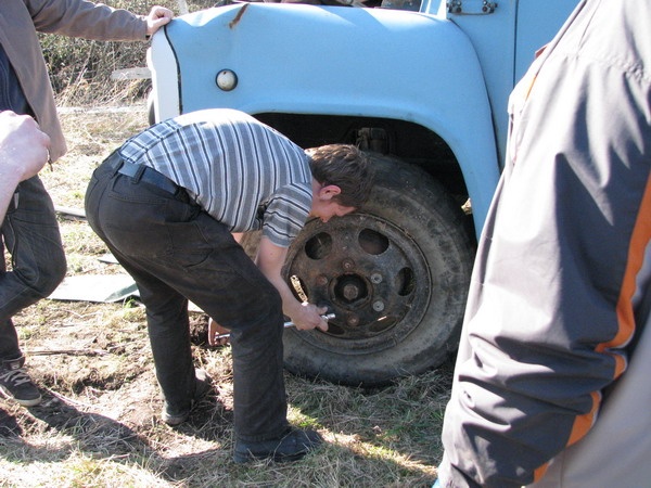 Esiratta vahetus Prügiauto toomine