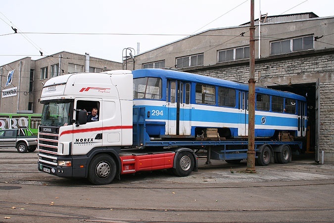Trammi laadimine haagisele Tallinnas, 14. okt. 2005 Trammi laadimine haagisele Tallinnas, 14. okt. 2005