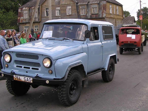 Nuia kerega UAZ-469B, järgneb väikeveok ET-600 Ehitatud Eestis - 2010