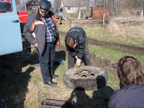 Esiratta vahetus Prügiauto toomine