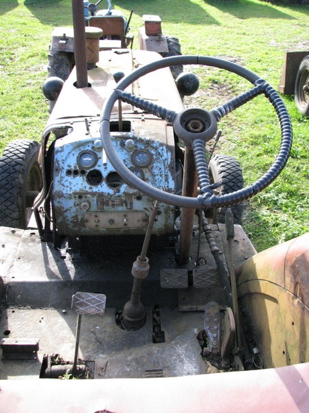 Traktor JuMZ-6L