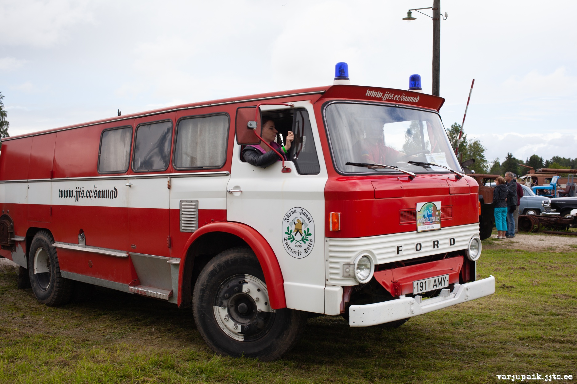 Tuletõrjeauto Ford D600 Custom