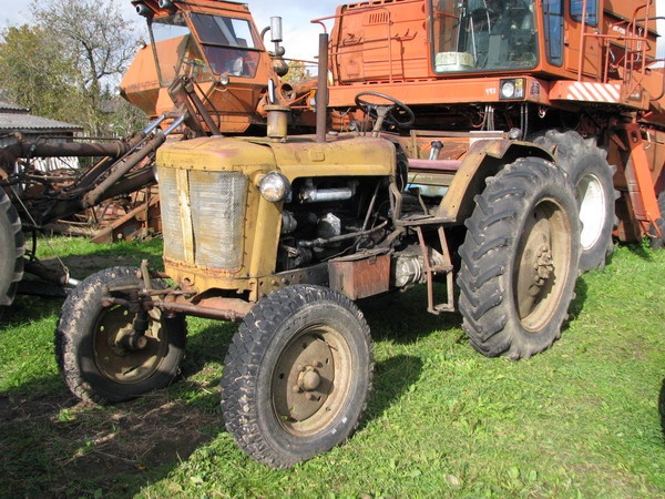 Traktor JuMZ-6L